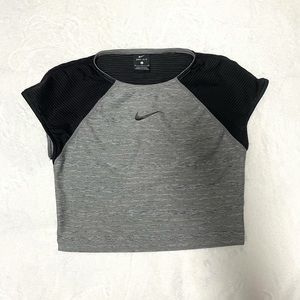 Nike Cropped Work Out Top
